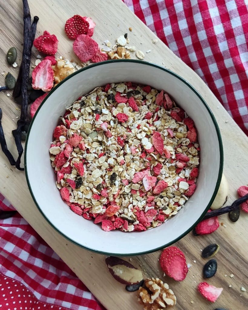 Strawberry-Vanilla Muesli Mix