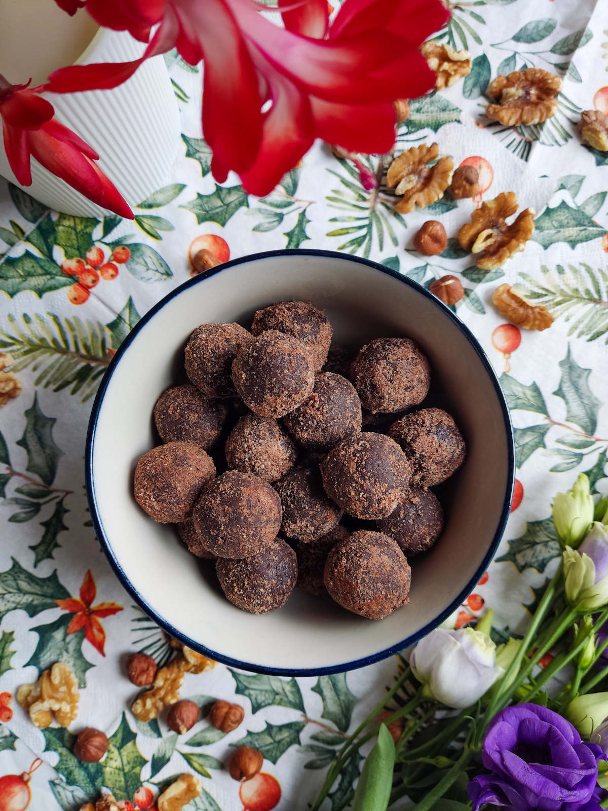 Omega-3 Cocoa Balls, in the bowl